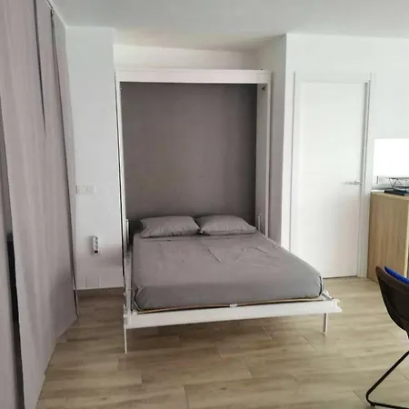 Elegant In With Shared Pool 74 M²
