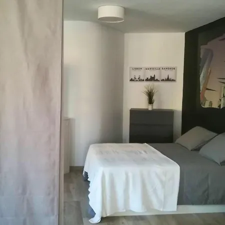 Elegant In With Shared Pool 74 M² *