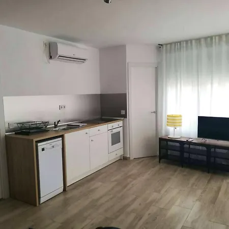 Elegant In With Shared Pool 74 M²