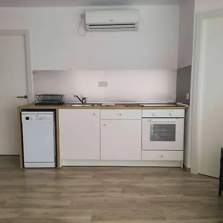 Elegant In With Shared Pool 74 M²